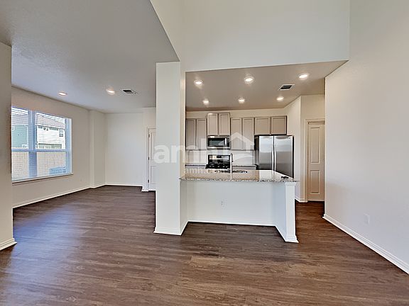 3rd image of 2734 Meadowood Hts