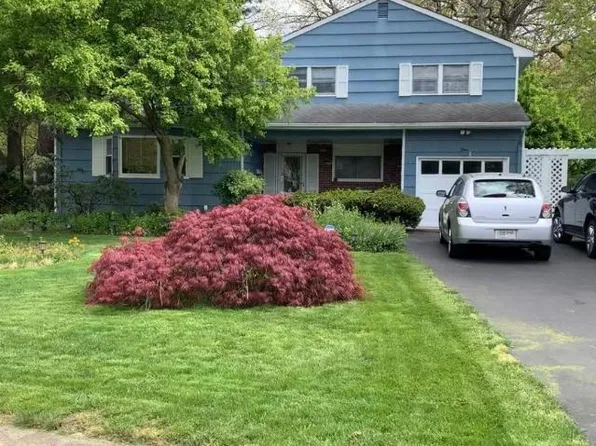 4 Denise Ct, Somerset, NJ 08873