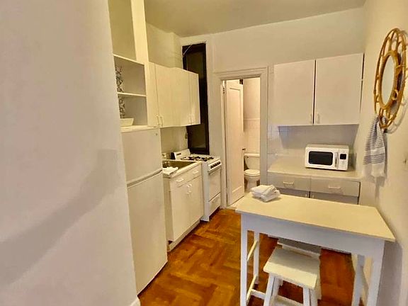 4th image of 169 E 92nd St APT C4