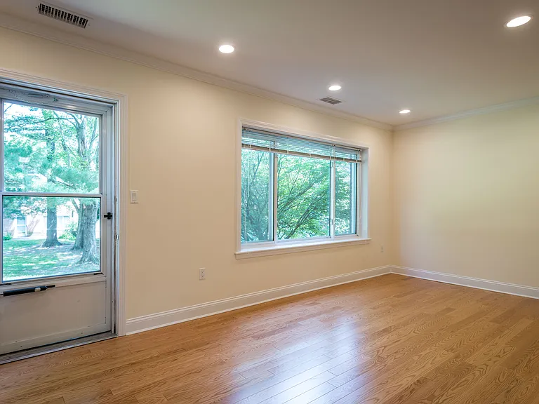 211 Independence Dr — Photo 13
