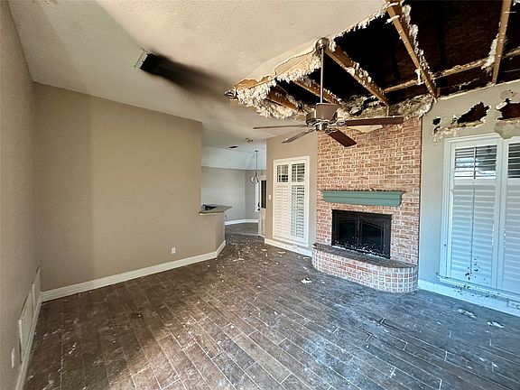 2nd image of 548 NW Wintercrest Rd