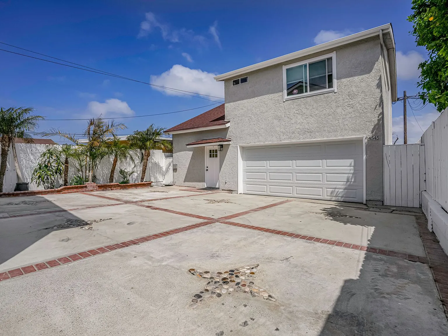 3 bed, 2.5 bath, 1467 sqft, $3,950 — Photo 2