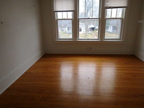 4th image of 1521 N Main St