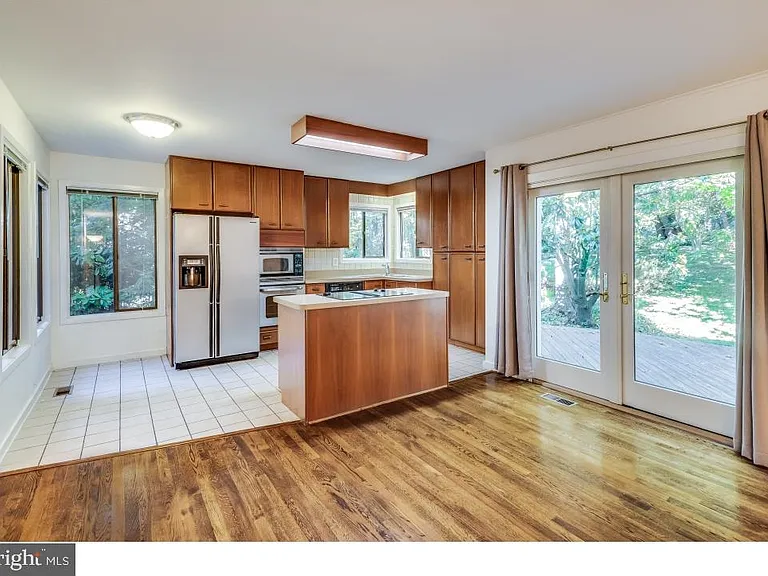 7220 Vistas Ln — Photo 3