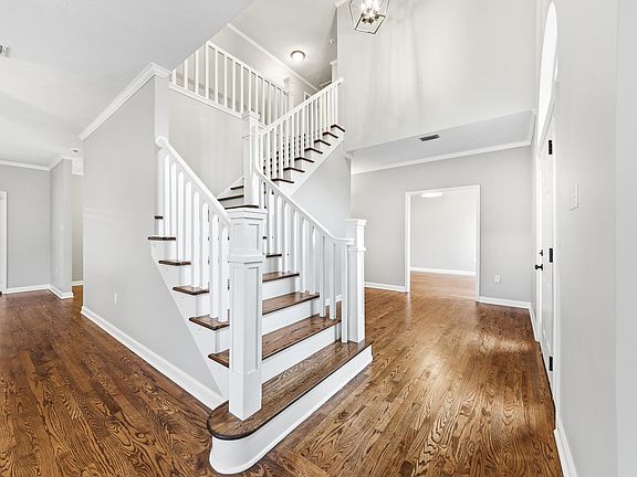 5th image of 1715 Royal Dr