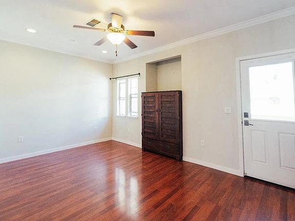 3rd image of 134 Valley Oak Dr