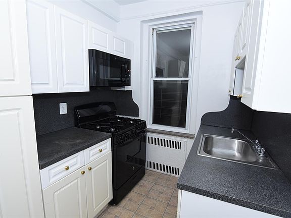 2nd image of 2828 Kings Hwy APT D2