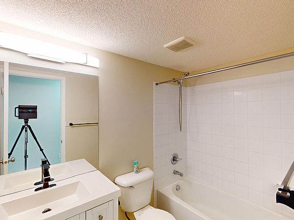 5th image of 8 Bridlecrest Dr SW #2304