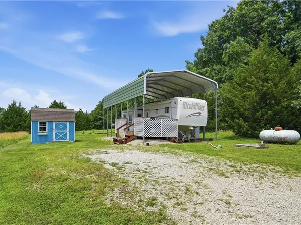 5 Hemlock Dr, Linn Valley, KS 66040