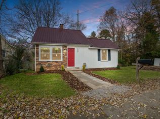 1006 Kendrick St, Clarksville, TN 37043