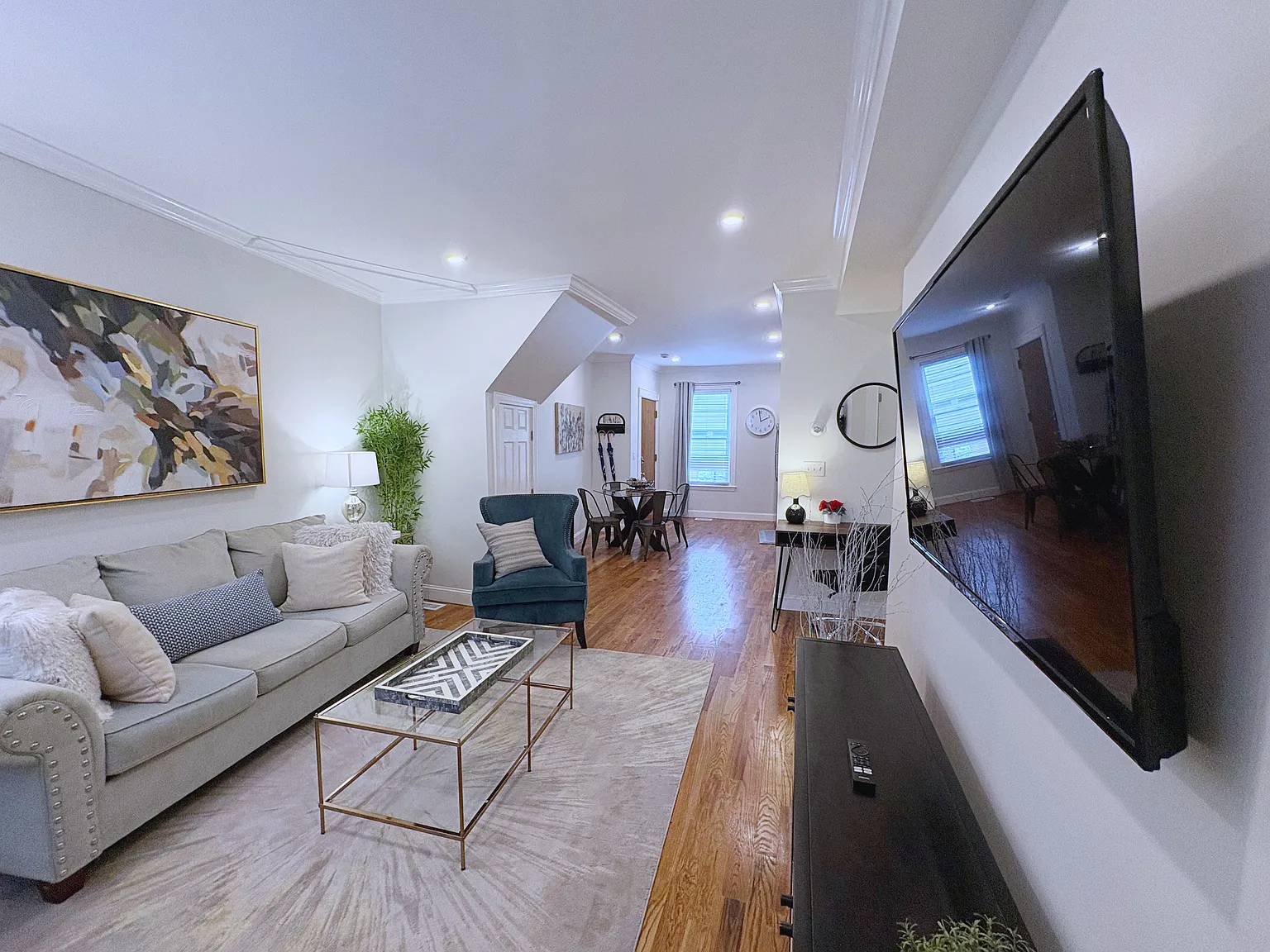 2 bed, 850 sqft, $7,350 — Photo 1