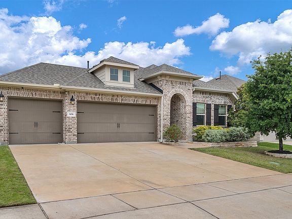 3rd image of 1656 Deerpath Dr