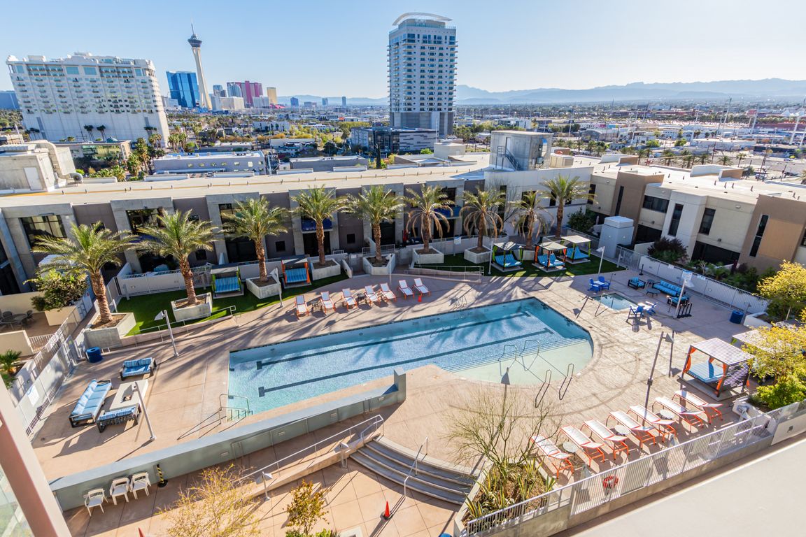 next background image