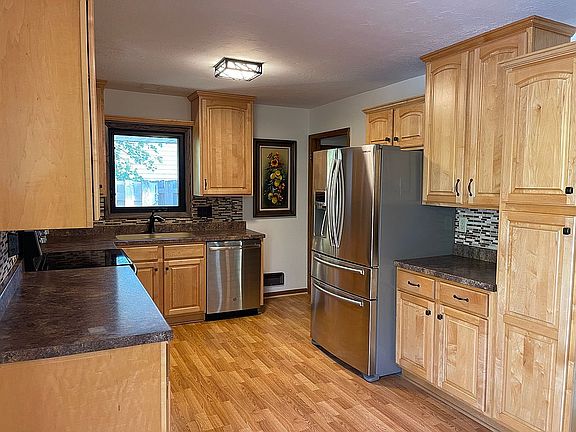 3rd image of 4021 Lincoln Way