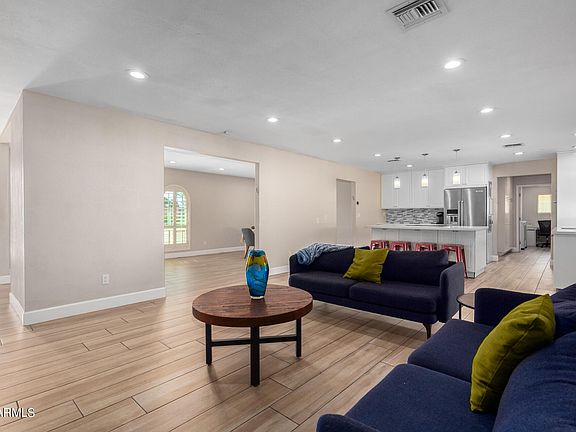 4th image of 6712 E VOLTAIRE Avenue