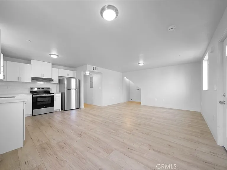 236 W 84th Pl — Photo 3