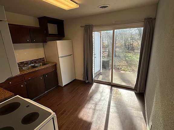 3rd image of 1610 W Broadway St APT B