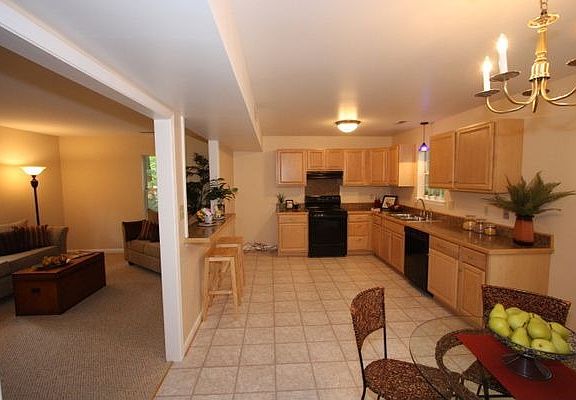Kitchen / Living Room