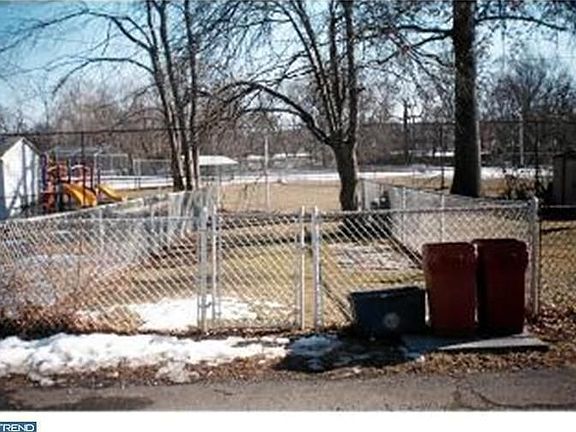 3rd image of 2338 Bond Ave