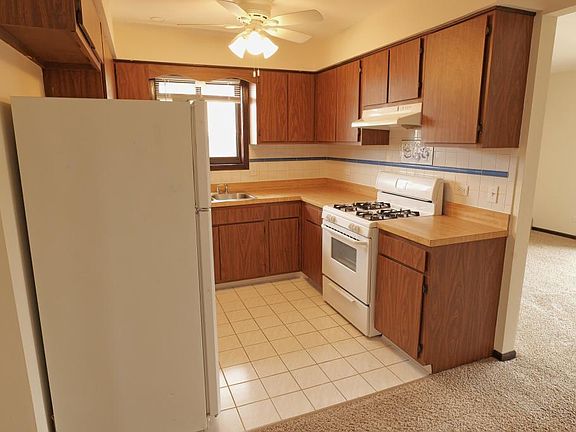 3rd image of 15737 S Thomas Ln #Oak