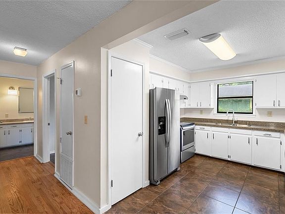 2nd image of 6517 Belwood Dr E