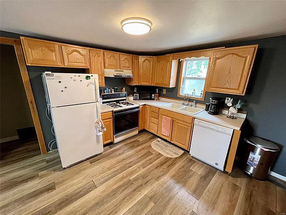 4th image of 203 College St
