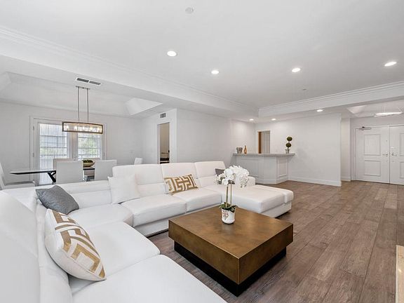 3rd image of 405 N Palm Dr APT 203