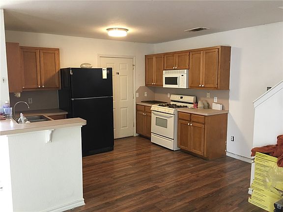 2nd image of 2900 Kestrel Dr #B