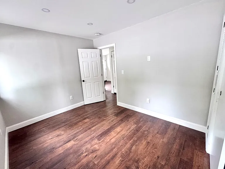 883 Park Ave — Photo 16