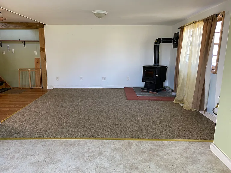 684 E Maine Rd — Photo 8