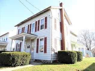 35 N 11th St #A, Akron, PA