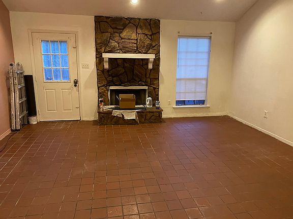4th image of 2310 Justin Ln