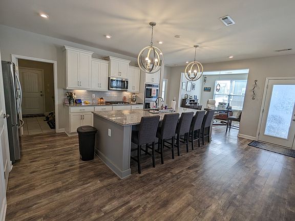 3rd image of 409 Davenport Dr