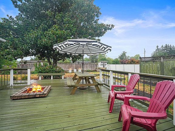 2nd image of 3127 Geary St SE #3127
