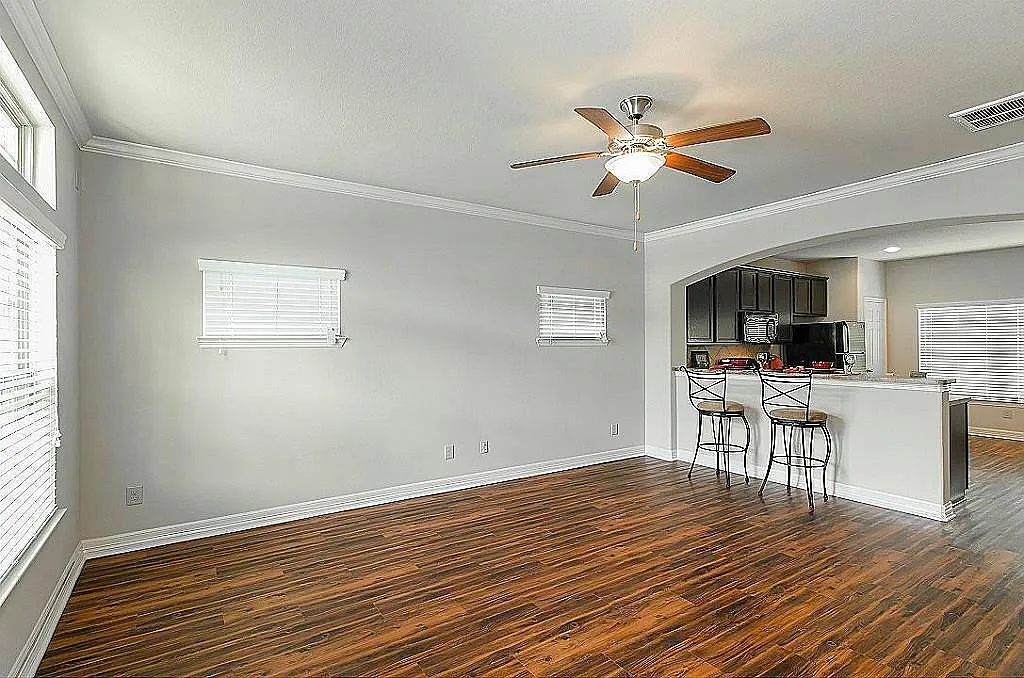 3 bed, 2.5 bath, 1308 sqft, $1,449 — Photo 3