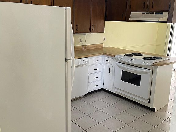 3rd image of 2086 Admiral Ct #A