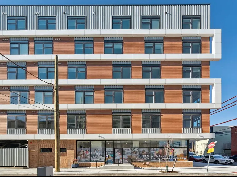 722 W Thompson St #207 — Photo 34