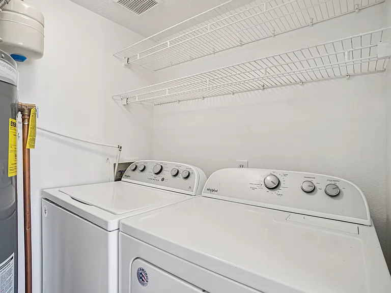 Sterling Pointe Apartments — Photo 52