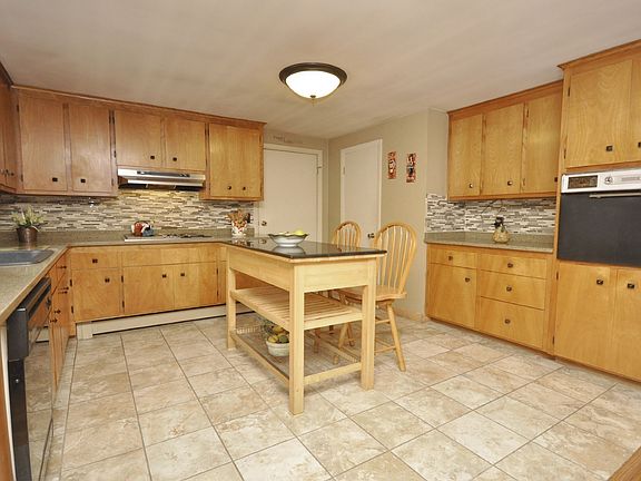 3rd image of 265 Cushman Ave