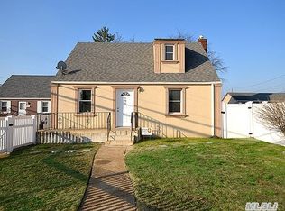 196 Dogwood Ave, Franklin Square, NY 11010