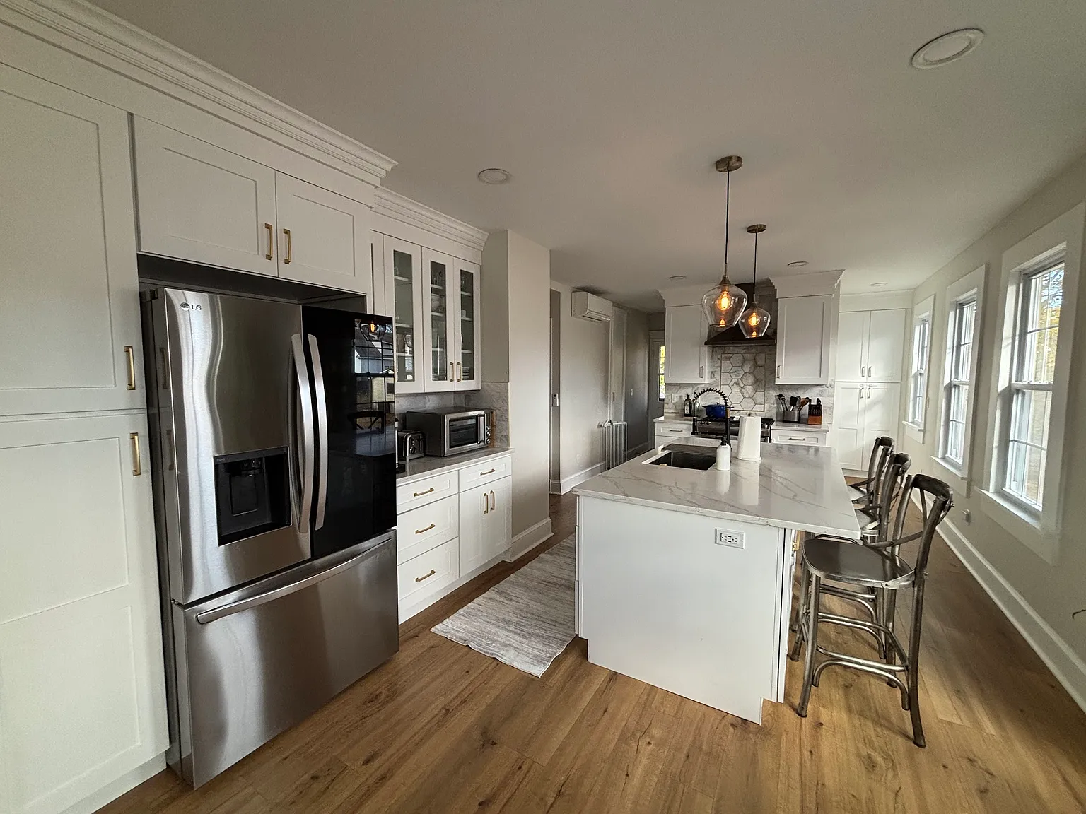 4 bed, 2000 sqft, $5,100 — Photo 2