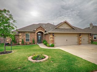 3016 Brookstone Lakes Dr, Yukon, OK 73099