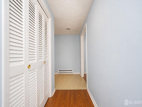 4th image of 457 Roxbury Ln #A