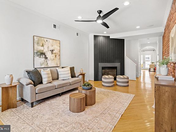 4th image of 2612 Foster Ave