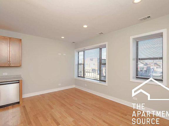 3rd image of 5202 W Belmont Ave #2A