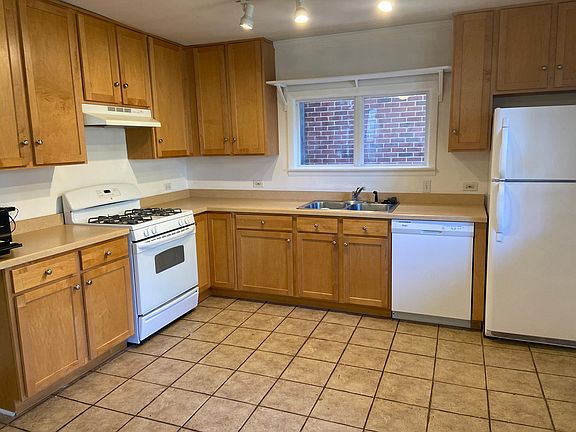 4th image of 1218 W Wrightwood Ave #1