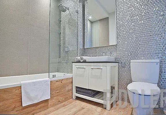 4th image of 4441 Purves St APT 1502