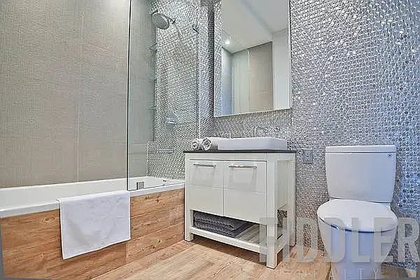 4441 Purves St #1502 — Photo 4