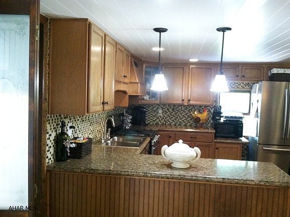 3rd image of 134 Plum St