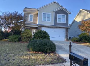 740 Hunters Ridge Dr, Fuquay Varina, NC 27526